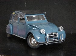 Citro�n 2CV de couleur bleu oc�an (Vue c�t� passager)