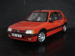 Peugeot 205 GTI de couleur rouge (Vue c�t� conducteur)