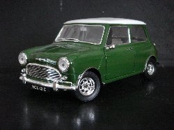 Austin Mini Cooper S de couleur vert fonc�, toit blanc (Vue c�t� passager)