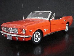 Ford Mustang Cabriolet 1964 de couleur rouge, capote noire (Vue c�t� conducteur)