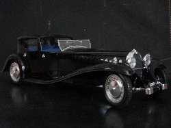 Bugatti Royale 1930 Type 41 de couleur noire, si�ges bleus (Vue c�t� conducteur)