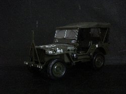 Jeep Willys de couleur kaki (Vue c�t� conducteur)