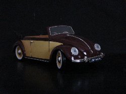 Volkswagen Karmann Coccinelle Cabriolet 1949 de couleur jaune et chocolat, capote noire (Vue c�t� passager)