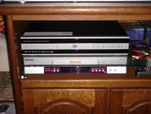 Lecteur Dvd-DivX Kiss Dp-450 & Magnétoscope Panasonic